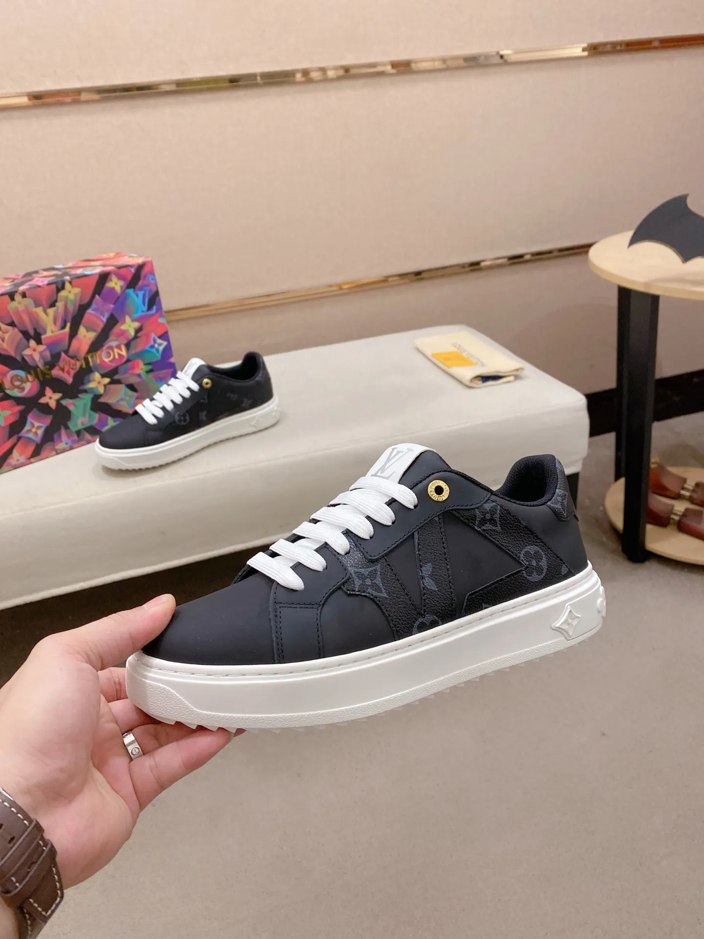 Men's shoes💰: 540💰(Niuli: full package) louis vuitton (Louis Vuitton/lv) top 🔍🔍 new models are on sale at the same time at the counter. The upper 🇮🇹 is imported from Italy, first-layer cowhide, and the lining is fully imported cowhide. 💪💪, completely 1⃣️ to 1 ⃣️Re-engraved🇮🇹💪💪, ⚠Sole: The original sole is specially provided by the original factory, the exclusive movable molded sole is super comfortable, ⚠The original factory follows the order, 🔍🔍high quality, you can enter and exit the counter at will, welcome to compare⚠. Code number:38-44